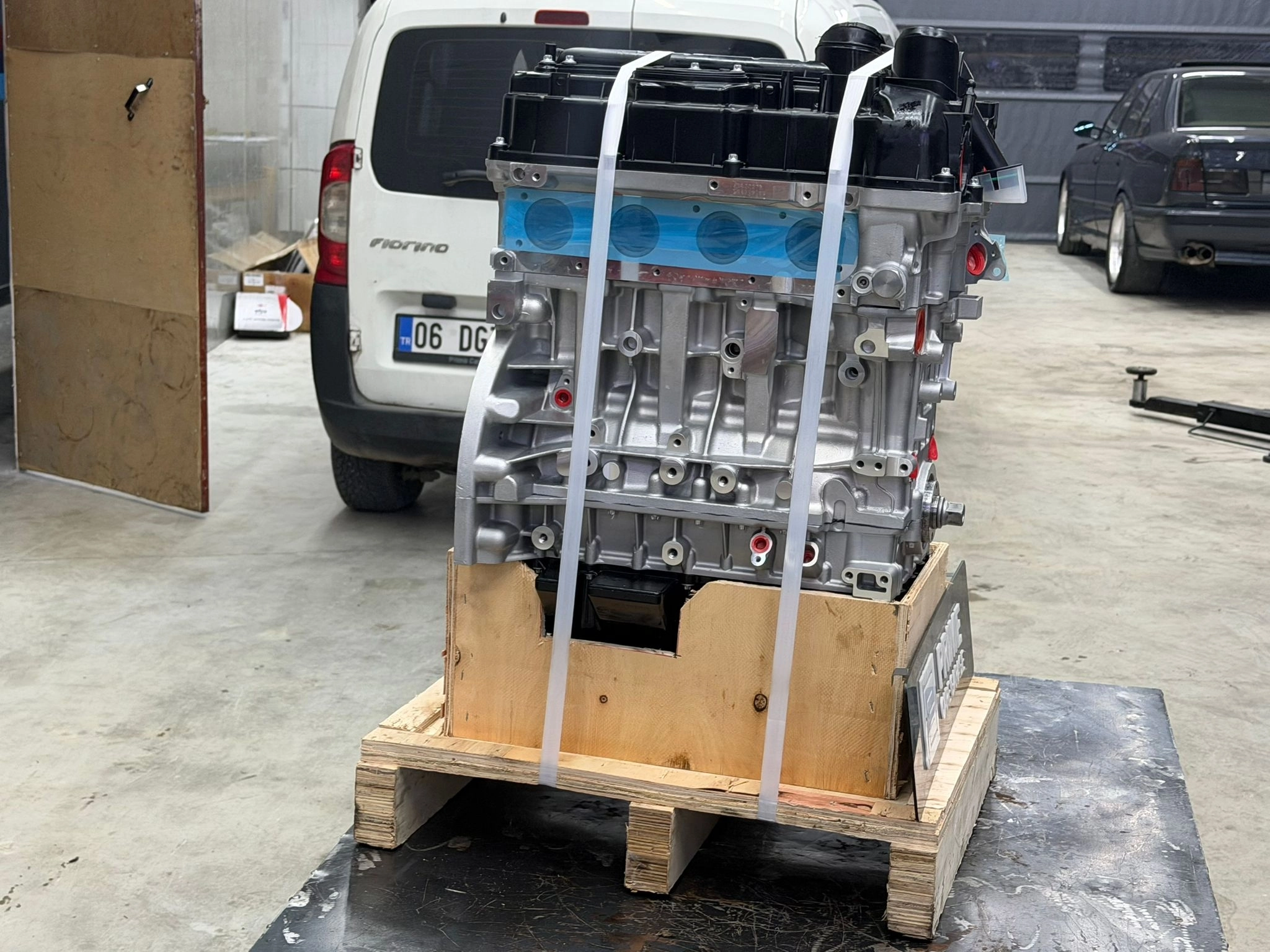 resimler/genel/BMW F30 320i N20 Benzinli Sıfır Sandık Motor